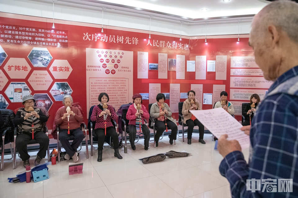 同时，阎村镇依托综合文化活动中心，组织开展了如剪纸、舞蹈、朗诵、葫芦丝、古筝和戏曲等23种培训活动。