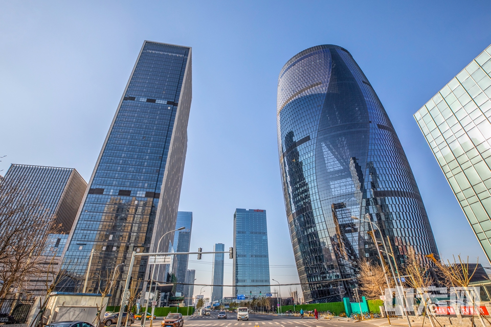 目前，丽泽已是“国家级智慧城市试点”、“北京信息化基础设施提升综合示范区”、“北京市绿色生态试点区”、“北京市服务贸易示范基地”和“北京市服务业扩大开放综合试点示范园区”。 中宏网记者 富宇 摄