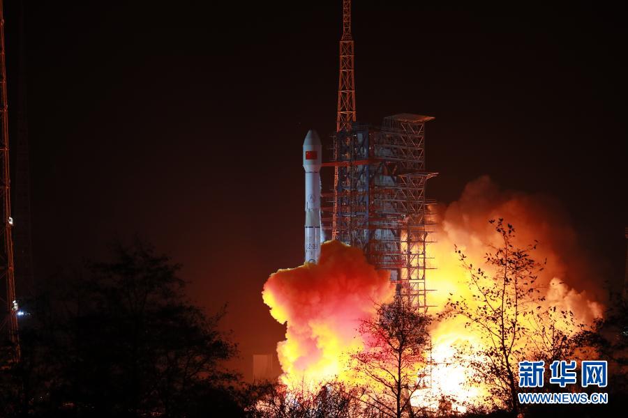 1月20日0时25分，我国在西昌卫星发射中心用长征三号乙运载火箭，成功将天通一号03星发射升空。卫星顺利进入预定轨道，任务获得圆满成功，中国航天发射迎来2021年开门红。新华社发（郭文彬 摄）