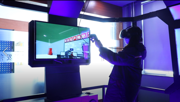 学员体验虚拟现实VR仿真系统.png