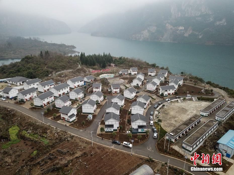 化屋村过去叫"化屋基,位于贵州省毕节市黔西县新仁苗族乡,全村总面积