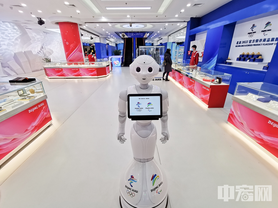 店内负责导览工作的机器人。 中宏网记者 富宇 摄