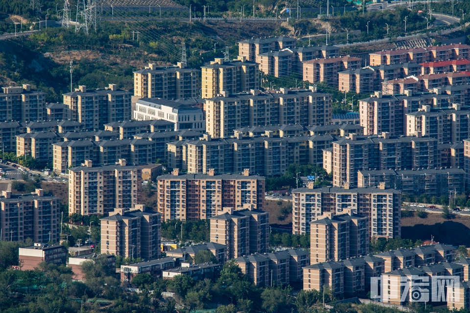 2月23日，国家统计局发布70个大中城市商品住宅销售价格变动情况统计数据。国家统计局城市司首席统计师绳国庆介绍，1月份，房地产市场运行总体平稳，各线城市商品住宅销售价格环比涨幅较上月有所扩大，同比涨幅有扩有落。图为北京市一处居民区。