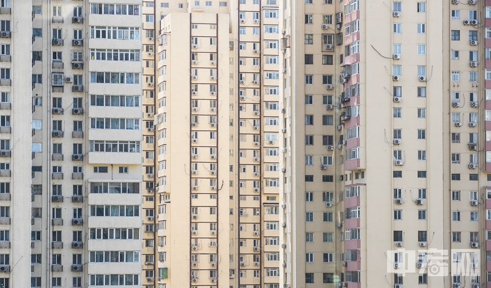 2月23日，国家统计局发布70个大中城市商品住宅销售价格变动情况统计数据。国家统计局城市司首席统计师绳国庆介绍，1月份，房地产市场运行总体平稳，各线城市商品住宅销售价格环比涨幅较上月有所扩大，同比涨幅有扩有落。图为北京市一处居民楼。