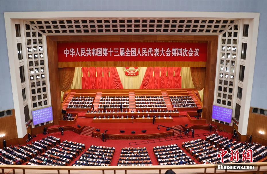 3月11日，第十三届全国人民代表大会第四次会议在北京人民大会堂举行闭幕会。 中新社记者 杜洋 摄 图片来源：中新网