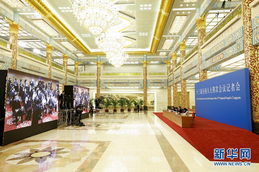 3月11日，国务院总理李克强在北京人民大会堂出席记者会并回答中外记者提问。新华社记者 黄敬文 摄