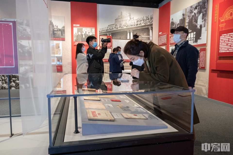 本次展览集结了多家博物馆的研究成果和文物藏品，包括首都博物馆、上海市历史博物馆（上海革命历史博物馆）、河北博物院、中共一大会址纪念馆、西柏坡纪念馆等。展览共展出图片、照片和实物约280组件。