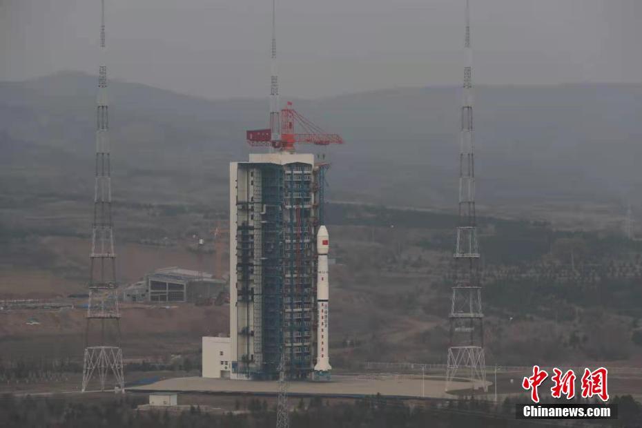 北京时间4月9日7时01分，中国在太原卫星发射中心用长征四号乙运载火箭，成功将试验六号03星发射升空，卫星顺利进入预定轨道。郑斌 摄