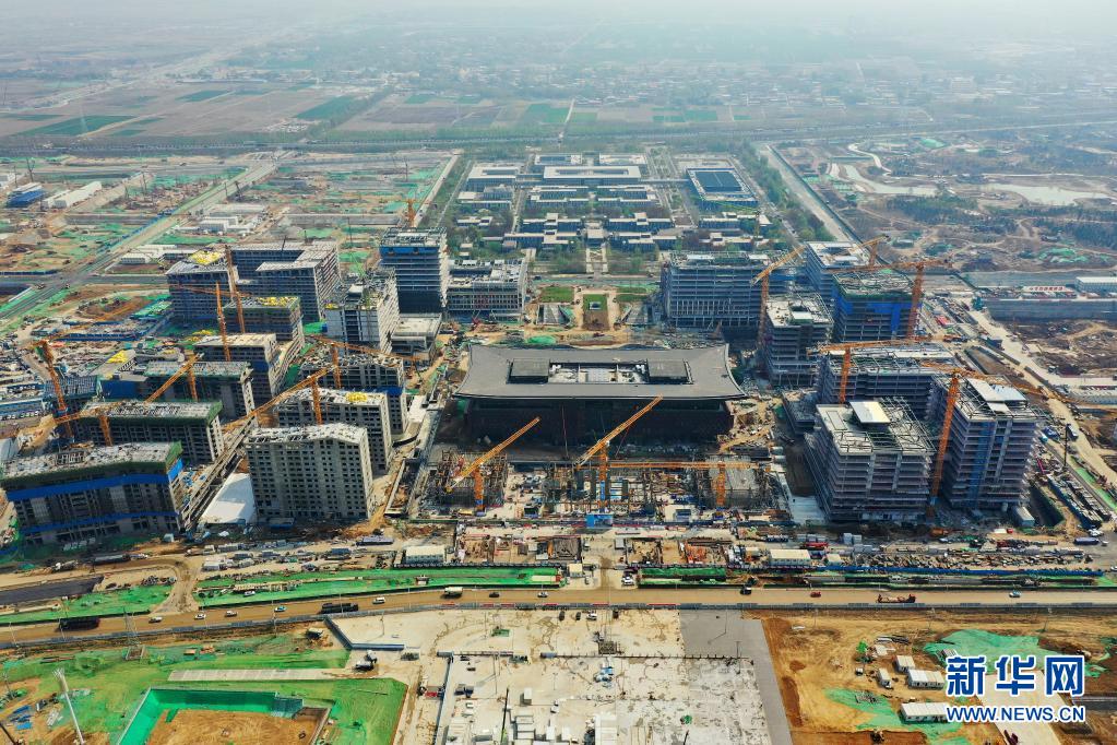 4月8日拍摄的雄安新区商务服务中心建设现场（无人机照片）。新华社记者 牟宇 摄