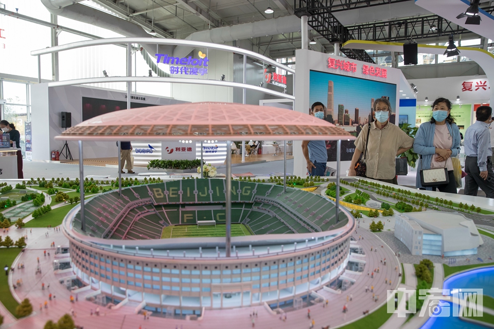 北京工人体育场沙盘模型亮相现场。