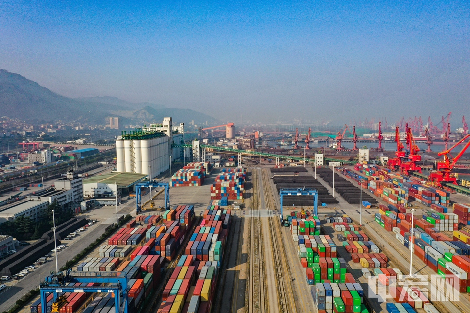 2021年3月，连云港港被列为全国沿海27个主要港口之一，并正式确定为国际枢纽海港。 中宏网记者 富宇 摄