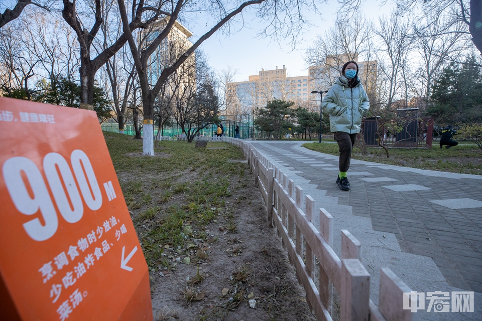 据了解，本市将建“全民健身示范街道”，要求六成以上居民每周能参加一次体育锻炼，经常参加体育锻炼人数比例超过半数。