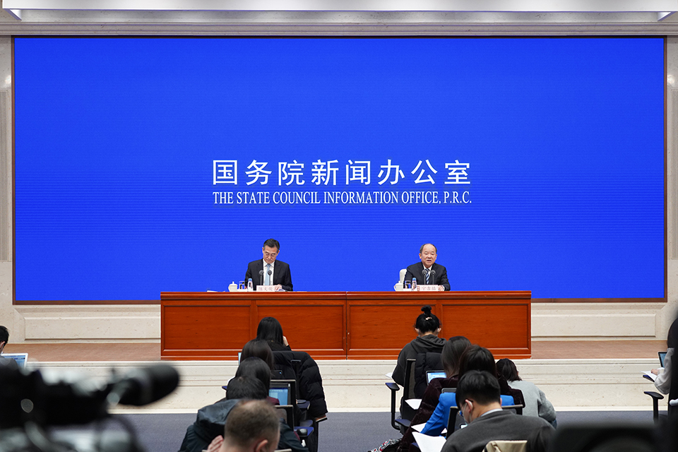 1月17日国务院新闻办公室举行新闻发布会，邀请国家统计局局长宁吉喆介绍2021年国民经济运行情况。 中宏网记者 富宇 摄
