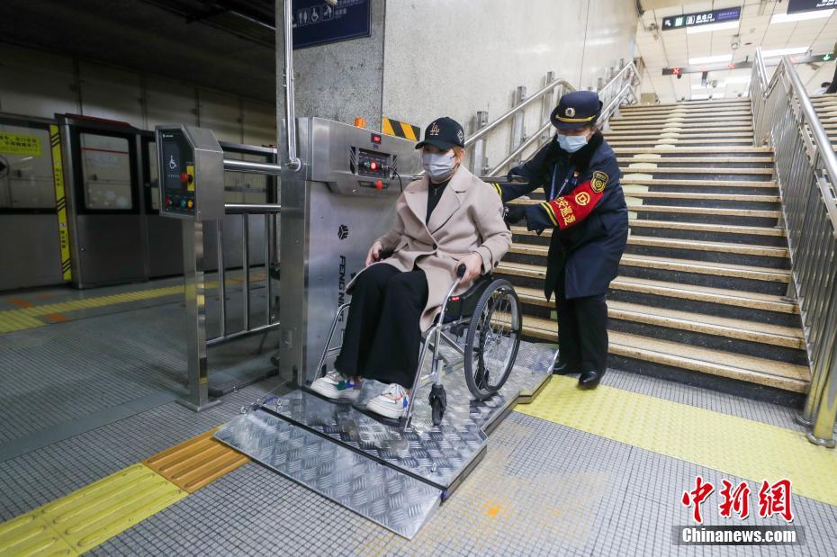北京坐轮椅的大人物图片