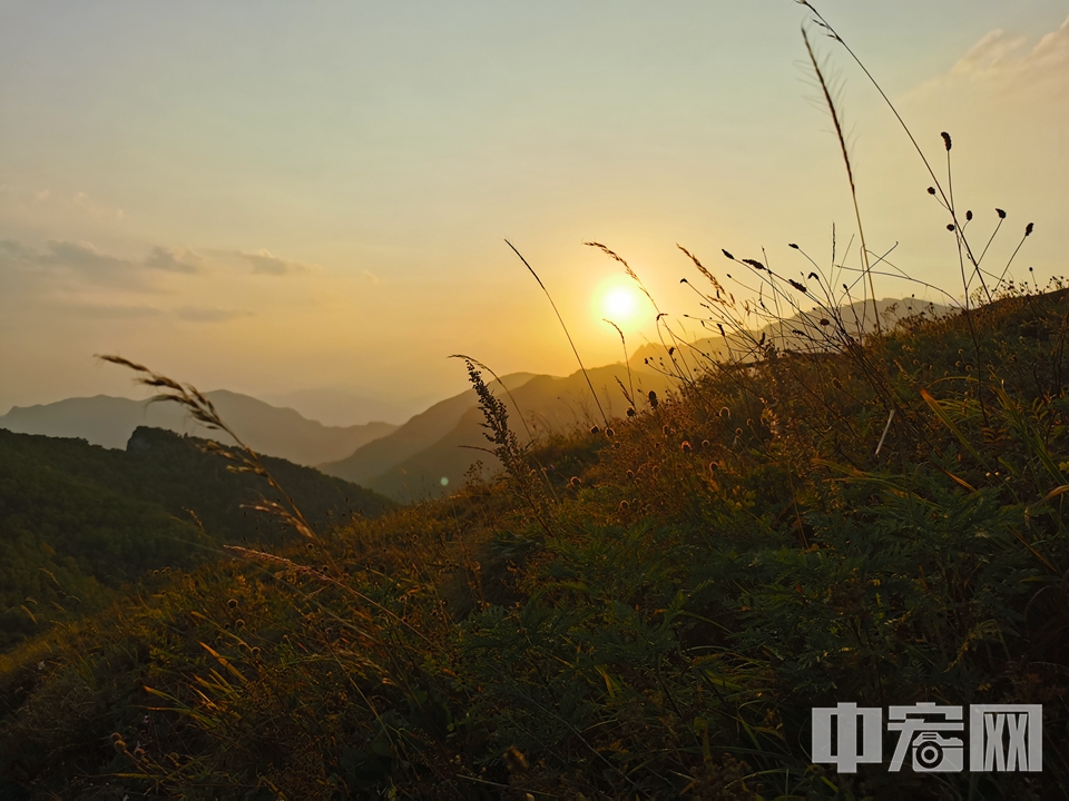 黄花梁景区黄昏。 中宏网记者 富宇 摄