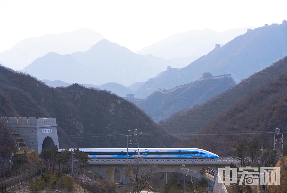 2022年1月6日，北京冬奥列车开始在京张高速铁路上线运行。