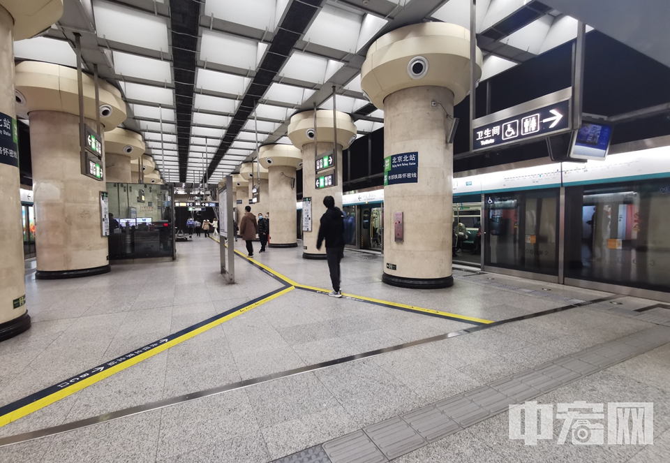 11月25日早8点，北京地铁西直门站。 中宏网记者 富宇 摄