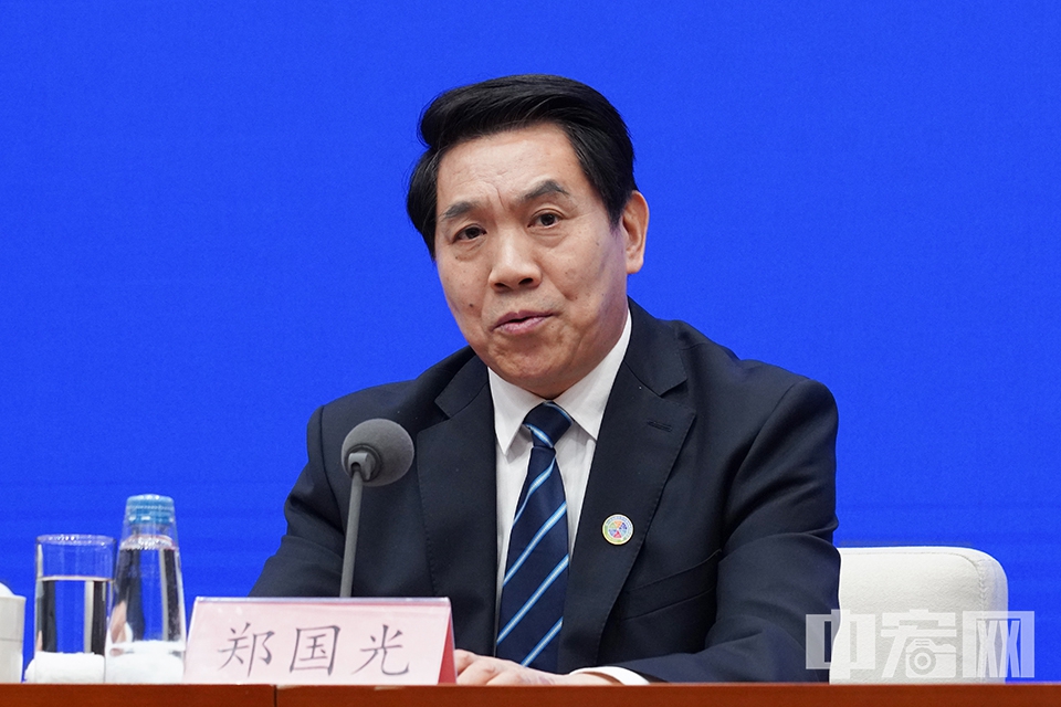 调查是这次灾害风险普查的基础，其任务是，全面获取全国地震灾害、地质灾害、气象灾害、水旱灾害、海洋灾害、森林草原火灾等6大类23种灾害致灾要素数据，人口、房屋、基础设施、公共服务系统、产业、资源和环境等6大类27种承灾体数据，政府、社会、基层家庭等3大类16种综合减灾能力数据，1978年以来年度灾害和1949年以来重大灾害事件调查数据，以及重点灾害隐患调查数据。 中宏网记者 富宇 摄