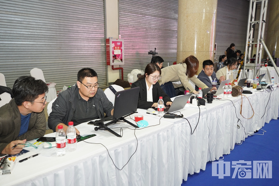 中宏网记者在2023家政产教融合论坛现场进行报道。
