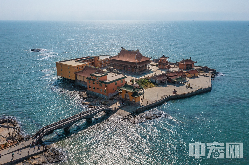 航拍海天佛国——福建洛伽寺。 中宏网记者 富宇 摄