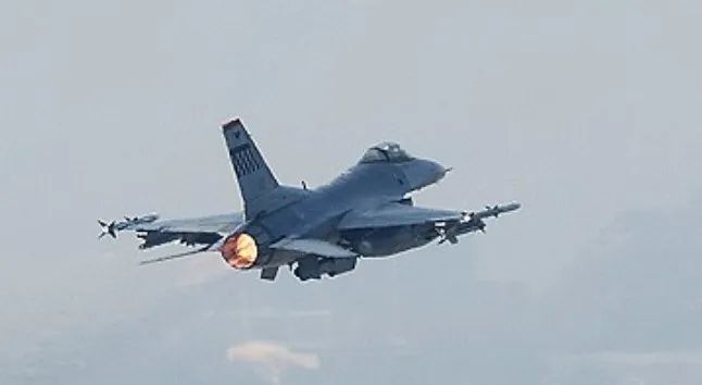 美军F-16战斗机.jpg
