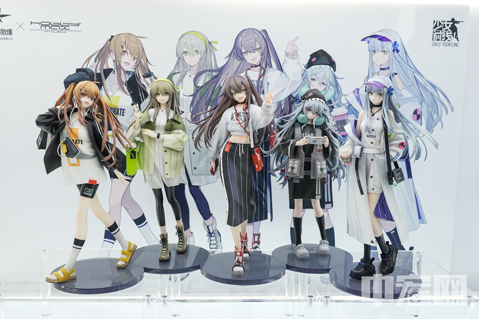 HobbyMax展示的少女前线系列手办。 中宏网记者 富宇 摄