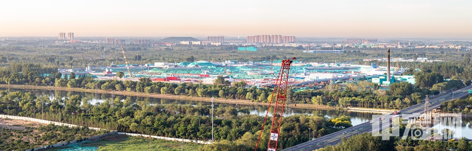 2019年10月28日，城市副中心三大公共建筑正式动工。图为2020年5月北京艺术中心工地外景。
