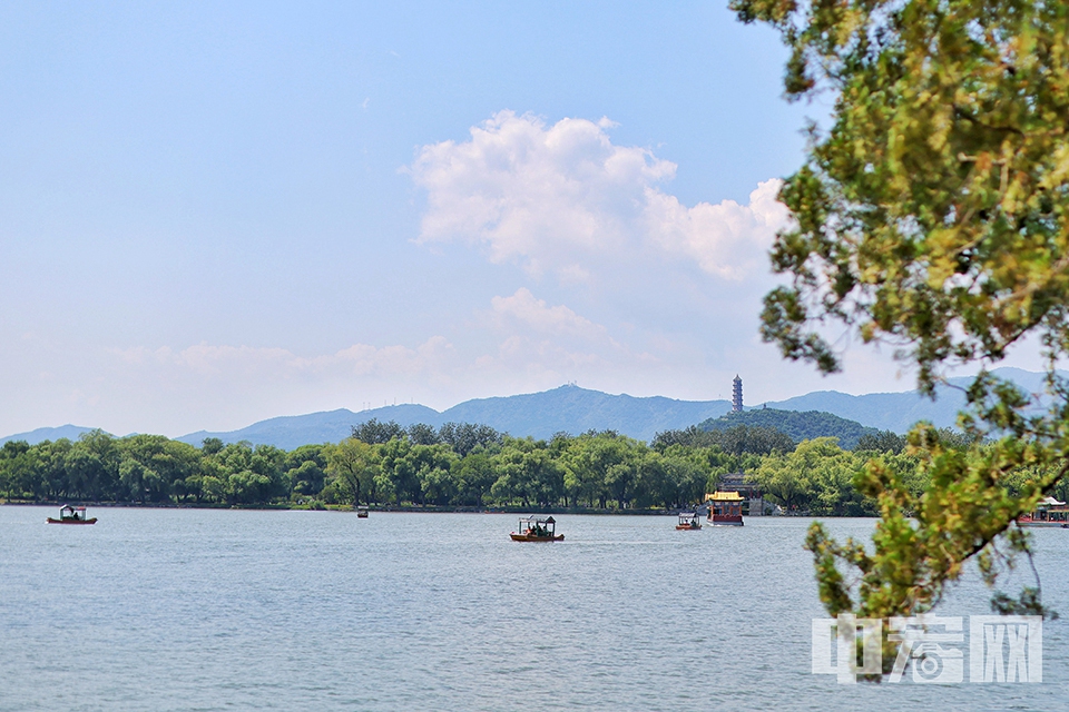 昆明湖是元代京城漕运航道通惠河、元明清帝王赴西山浏览的水道。清代京城用水的水源地。直到1956年永定河引水渠工程建成以前，昆明湖始终是北京城的唯一地表水源。1966年建成的京密引水渠也把昆明湖作为主要的调蓄水库。