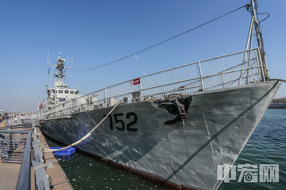 博物馆外展示的0371G型导弹护卫艇余庆艇。 中宏网记者 富宇 摄