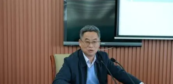 楼文龙.png