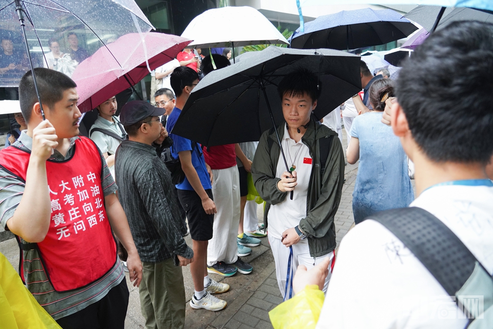 2024年6月7日，2024年北京高考正式拉开帷幕，6.72万名考生走进105个考点参加考试。