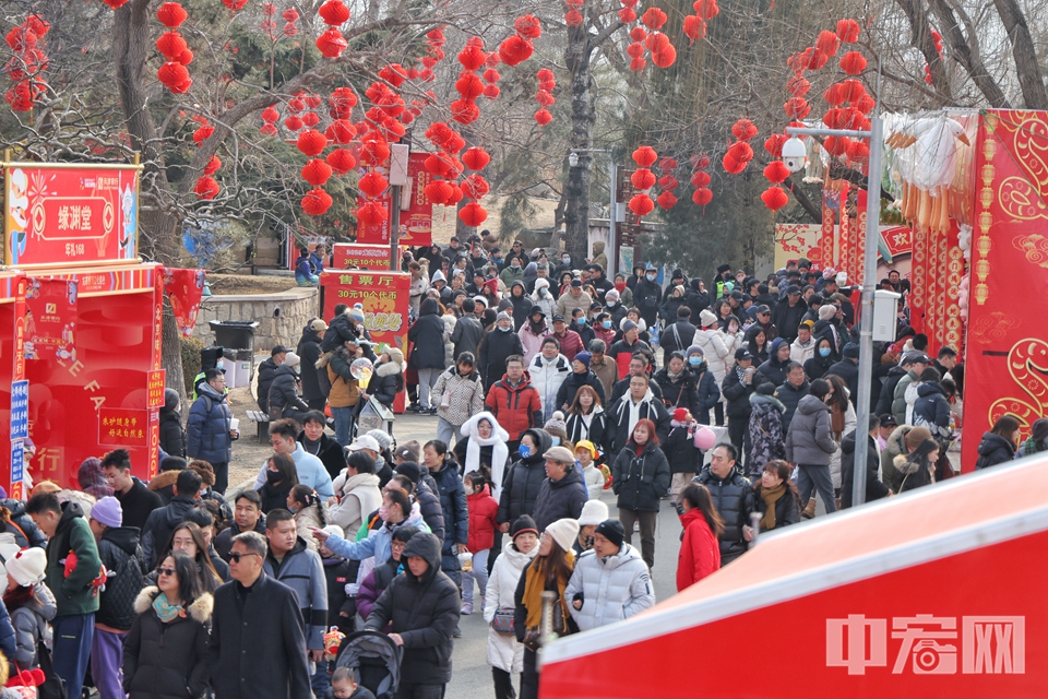 2025年北京春節文旅市場迎來“開門紅”，假日旅游市場熱度強勁攀升，多項指標創歷史新高。春節期間，北京市接待游客總量1758.9萬人次，實現旅游總花費286.7億元。