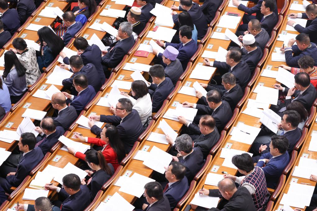 3月8日，十四届全国人大三次会议在北京人民大会堂举行第二次全体会议。 新华社记者 庞兴雷 摄