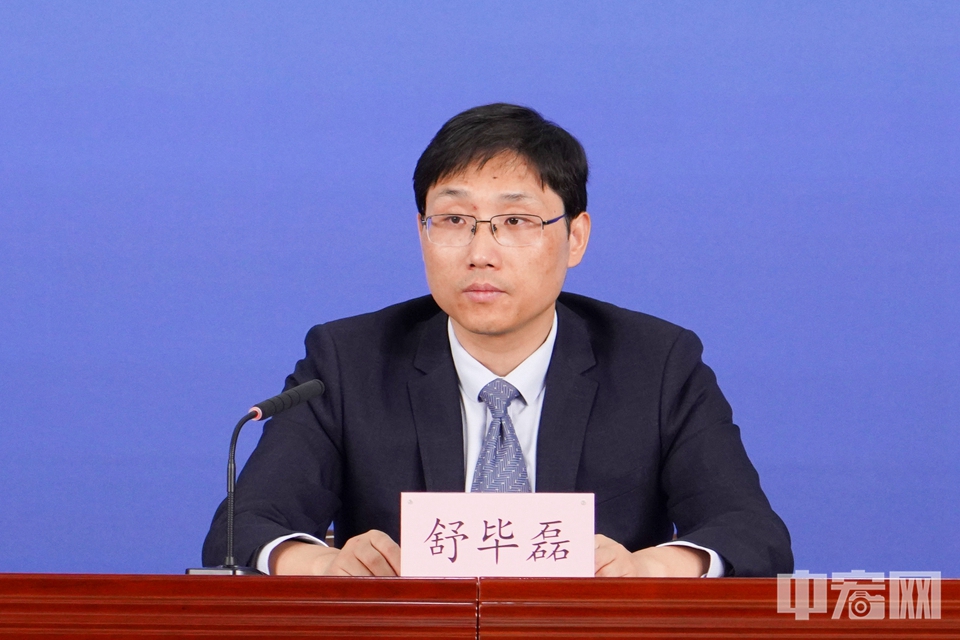 5月7日，2025世界機(jī)器人大會(huì)新聞發(fā)布會(huì)在北京市委市政府新聞發(fā)布廳召開。據(jù)了解，2025世界機(jī)器人大會(huì)將于8月8日至12日在北京經(jīng)濟(jì)技術(shù)開發(fā)區(qū)北人亦創(chuàng)國(guó)際會(huì)展中心舉行。大會(huì)由中國(guó)電子學(xué)會(huì)、世界機(jī)器人合作組織主辦，包括開幕式、閉幕式、論壇及相關(guān)配套活動(dòng)等。同期舉辦世界機(jī)器人博覽會(huì)、世界機(jī)器人大賽。