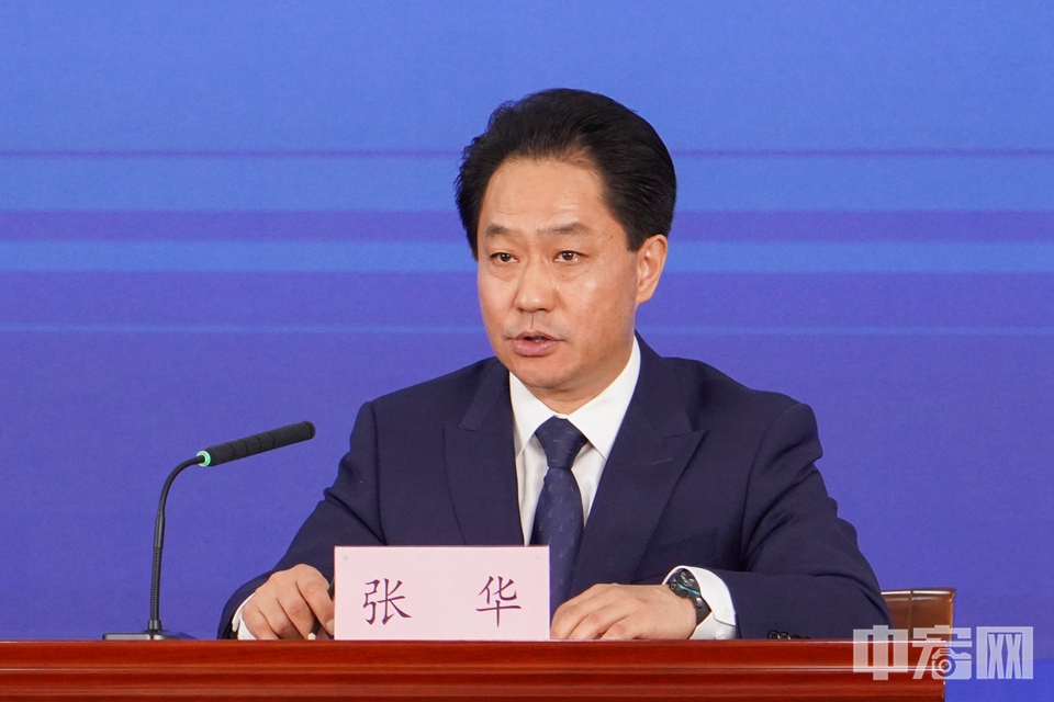5月7日，2025世界機(jī)器人大會(huì)新聞發(fā)布會(huì)在北京市委市政府新聞發(fā)布廳召開。據(jù)了解，2025世界機(jī)器人大會(huì)將于8月8日至12日在北京經(jīng)濟(jì)技術(shù)開發(fā)區(qū)北人亦創(chuàng)國際會(huì)展中心舉行。大會(huì)由中國電子學(xué)會(huì)、世界機(jī)器人合作組織主辦，包括開幕式、閉幕式、論壇及相關(guān)配套活動(dòng)等。同期舉辦世界機(jī)器人博覽會(huì)、世界機(jī)器人大賽。