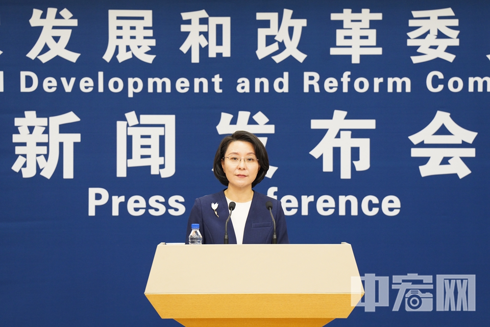 5月20日上午，国家发展改革委召开5月份新闻发布会。国家发展改革委政策研究室副主任、委新闻发言人李超介绍，近期，国家发展改革委会同商务部、市场监管总局联合启动市场准入壁垒清理整治行动，目的是全面清理和废除妨碍市场准入的各种不合理规定和做法，让“非禁即入”落地生根。