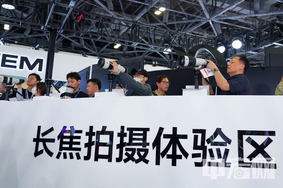 5月16日，经中华人民共和国商务部批准，由中国机械工业联合会、中国文化办公设备制造行业协会联合主办，中国摄影家协会作为支持单位的第26届中国国际照相机械影像器材与技术博览会在北京展览馆开幕。