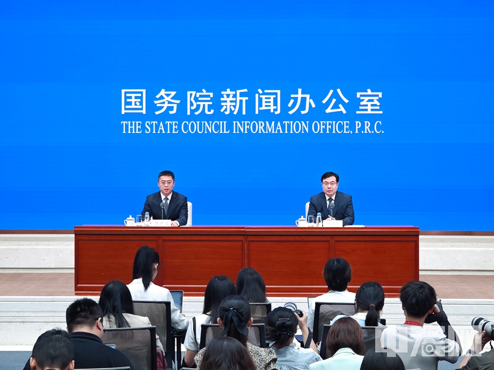 國務院新聞辦公室6月16日上午舉行新聞發布會，請國家統計局新聞發言人、國民經濟綜合統計司司長付凌暉介紹2025年5月份國民經濟運行情況，并答記者問。  中宏網記者 富宇 攝