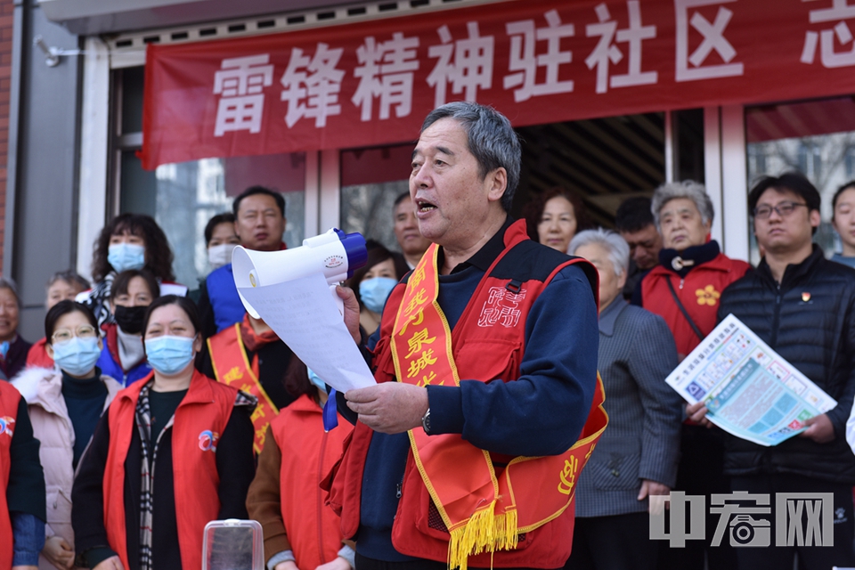 徐北龍是濟南市歷下區(qū)建筑新村街道解放路社區(qū)黨委委員、第三黨支部書記。2025年第1期“濟南好人榜”助人為樂好人。 王平 攝