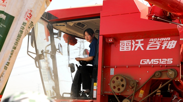 5.平顶山市鲁山县爱心公益机收.jpg