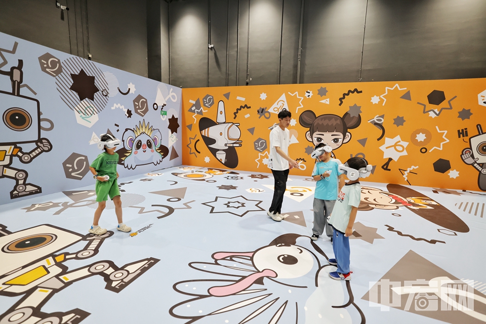 科幻體驗(yàn)展“Project X：星際友好計(jì)劃”現(xiàn)場。 陳碩 攝