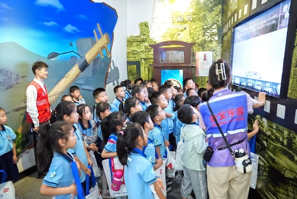 奎文区北苑实验学校学生在防震减灾科普馆开展研学活动.jpg