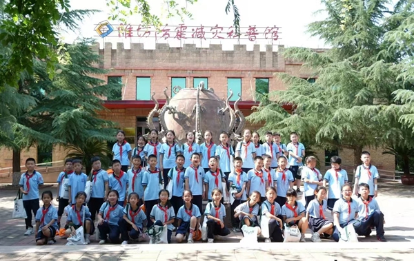 奎文中学学子在潍坊防震减灾科普馆开展研学活动.jpg