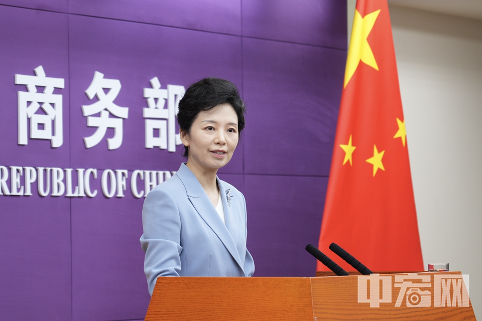 同时，中国作为负责任的大国，也充分考虑各国对上述战略矿产的合理民用需求，依法依规对相关出口许可申请进行审查，并批准合规申请。 中宏网记者 富宇 摄