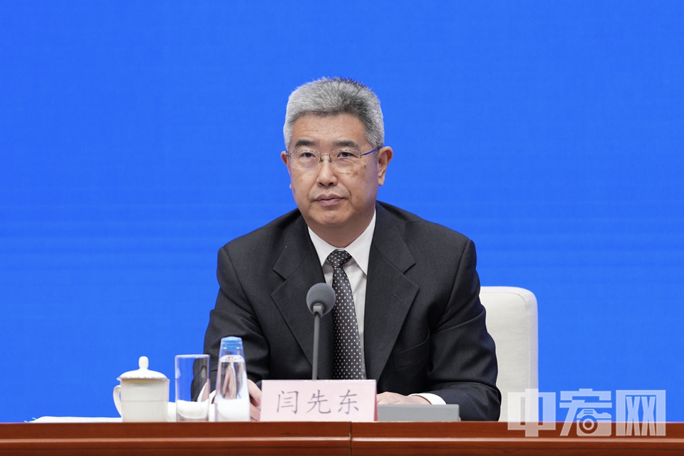 5月末，普惠小微貸款同比增長11.6%，制造業中長期貸款同比增長8.8%，科技貸款同比增長12%，這幾項都高于全部貸款增速。圖為中國人民銀行調查統計司司長閆先東。 中宏網記者 富宇 攝
