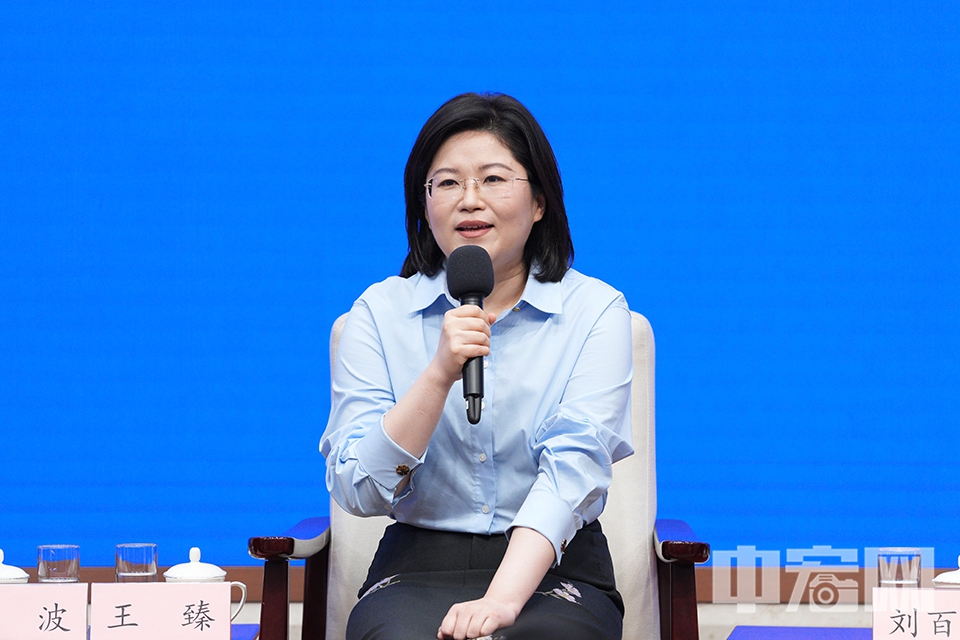 內蒙古鄂爾多斯投資控股集團有限公司總裁王臻。 中宏網記者 富宇 攝