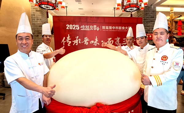 01 直径一米的吹面大气球 孙泰雁摄影.jpg