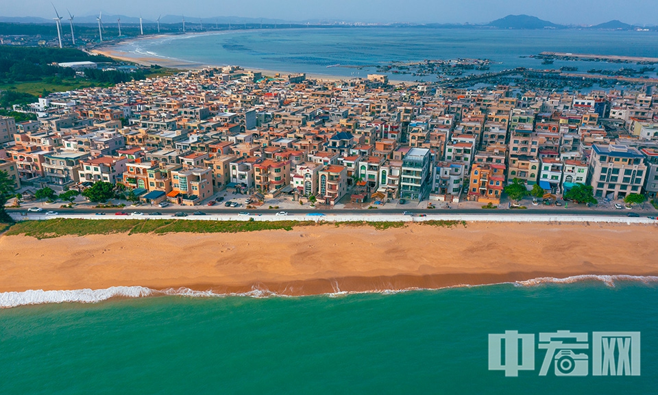 蓝天碧海间的福建澳角村。