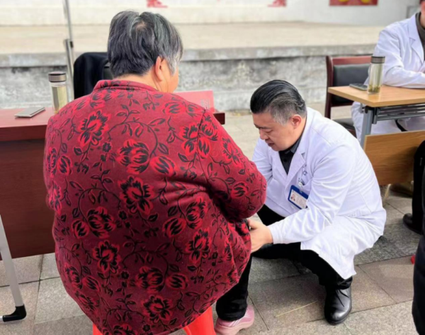 幫扶到基層，義診惠民生346.png