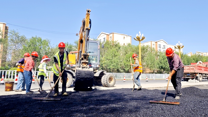 五家渠市经十八路建设场景。朱小丽 摄于8月.jpg